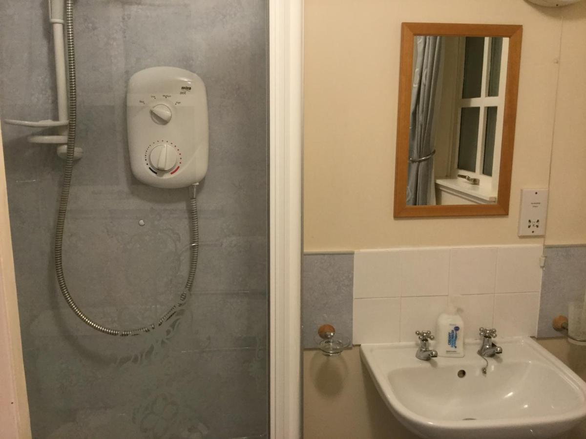 Three-Bedroom Old Cottage Open for key-workers Inverness Buitenkant foto
