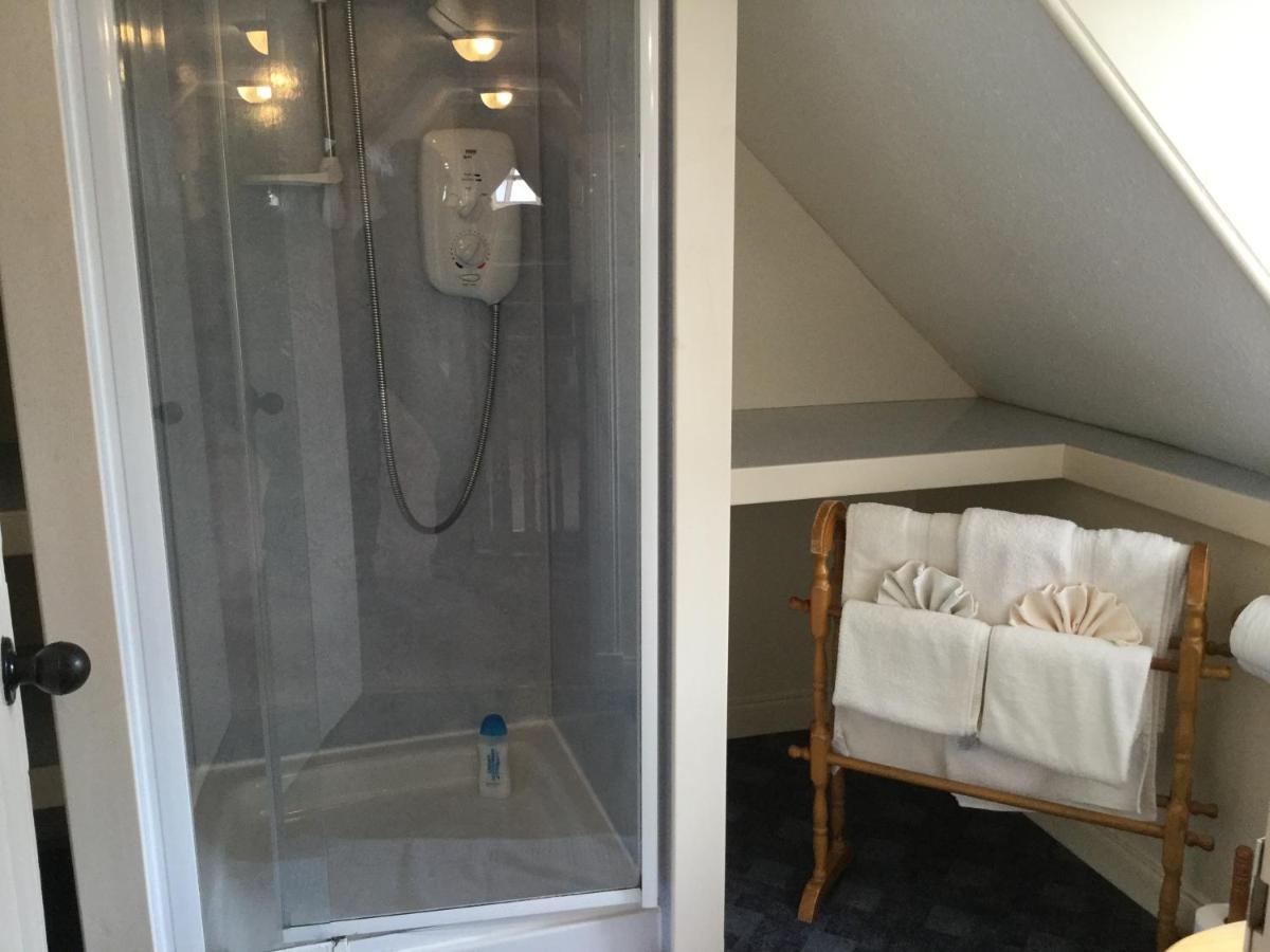 Three-Bedroom Old Cottage Open for key-workers Inverness Buitenkant foto