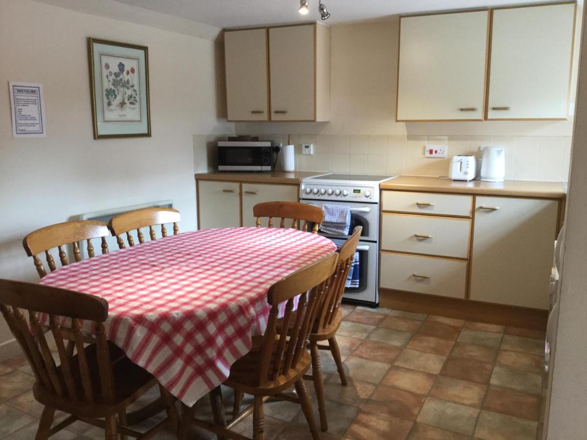 Three-Bedroom Old Cottage Open for key-workers Inverness Buitenkant foto