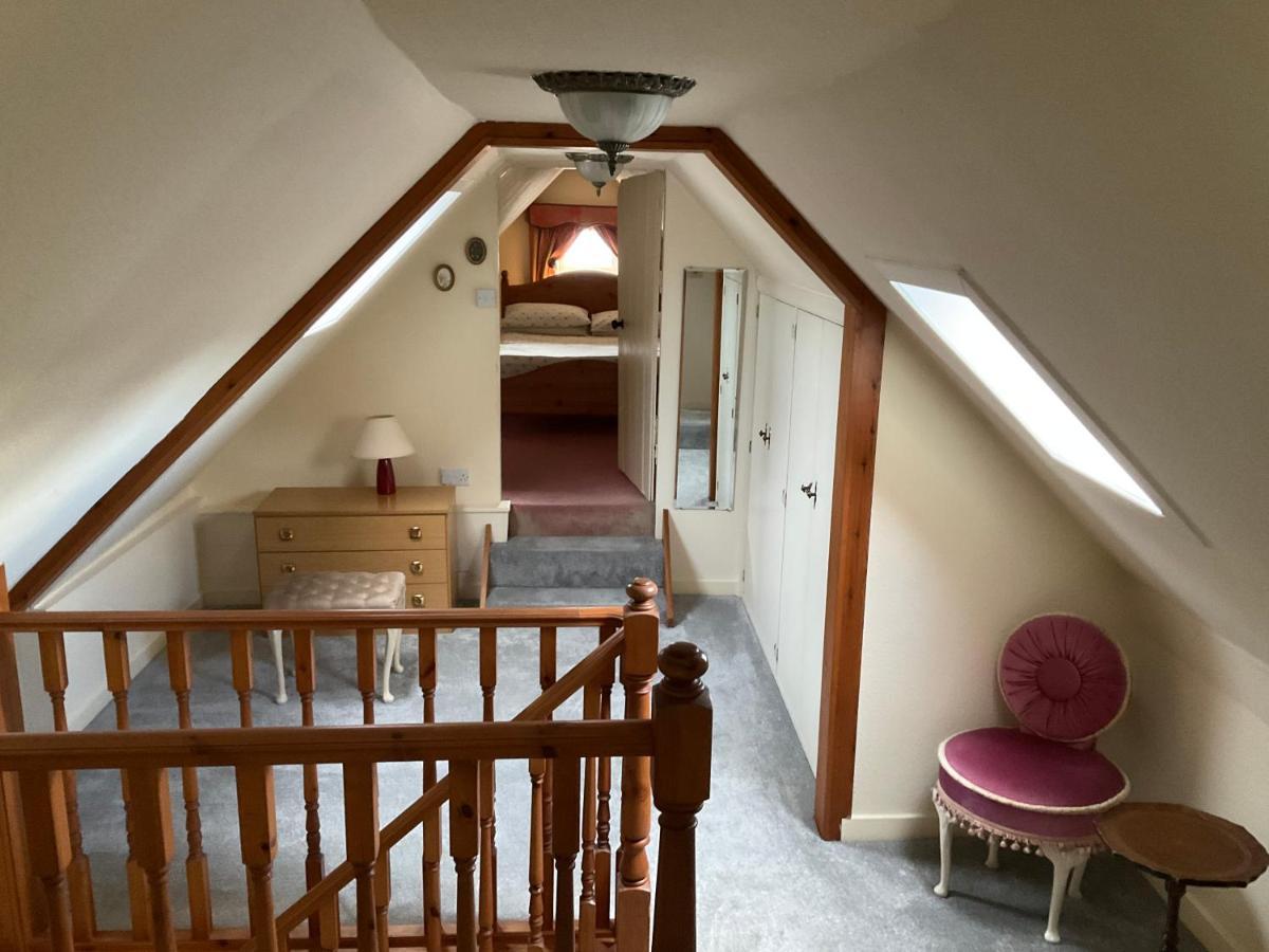 Three-Bedroom Old Cottage Open for key-workers Inverness Buitenkant foto