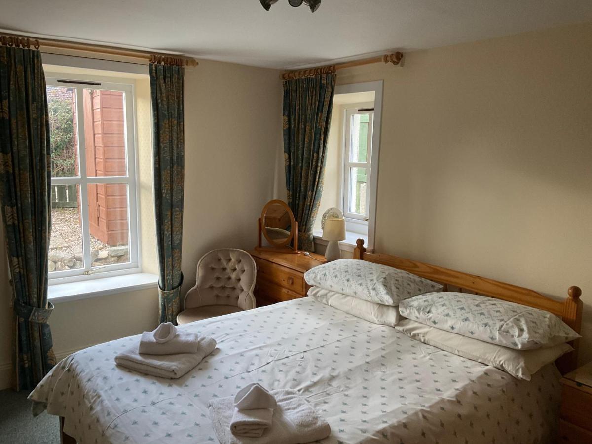 Three-Bedroom Old Cottage Open for key-workers Inverness Buitenkant foto