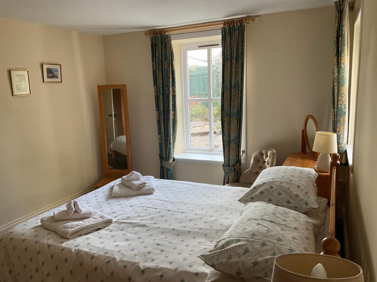 Three-Bedroom Old Cottage Open for key-workers Inverness Buitenkant foto