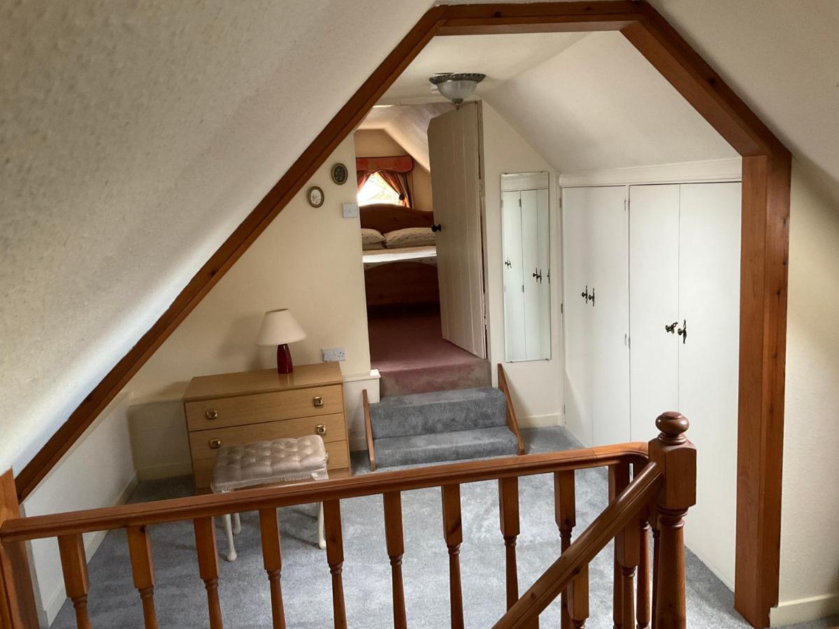 Three-Bedroom Old Cottage Open for key-workers Inverness Buitenkant foto